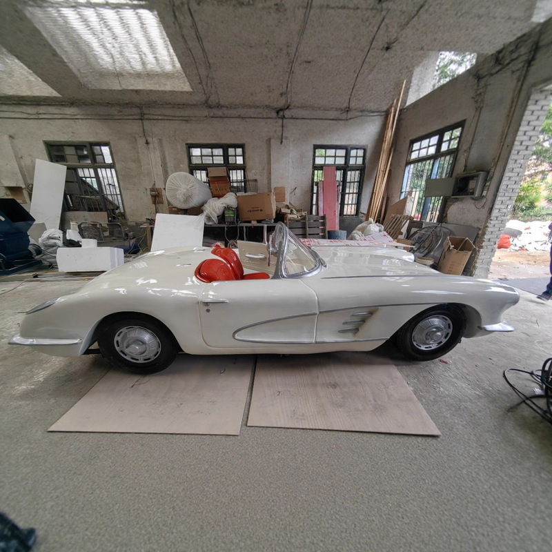 結婚式の映画とテレビの撮影の道具の車の模型の豪華な贅沢感の屋外の鉄の芸の置物のシミュレーションの車の模型の置物|undefined