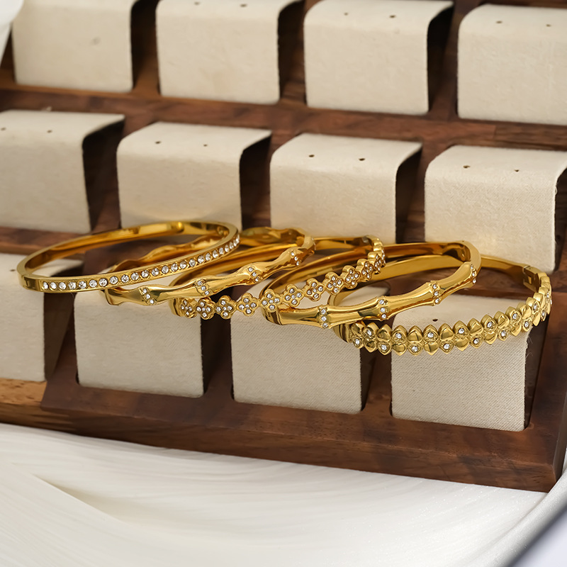 Bracciale donna elegante in acciaio inox con zircone oro 18k_voghion.com
