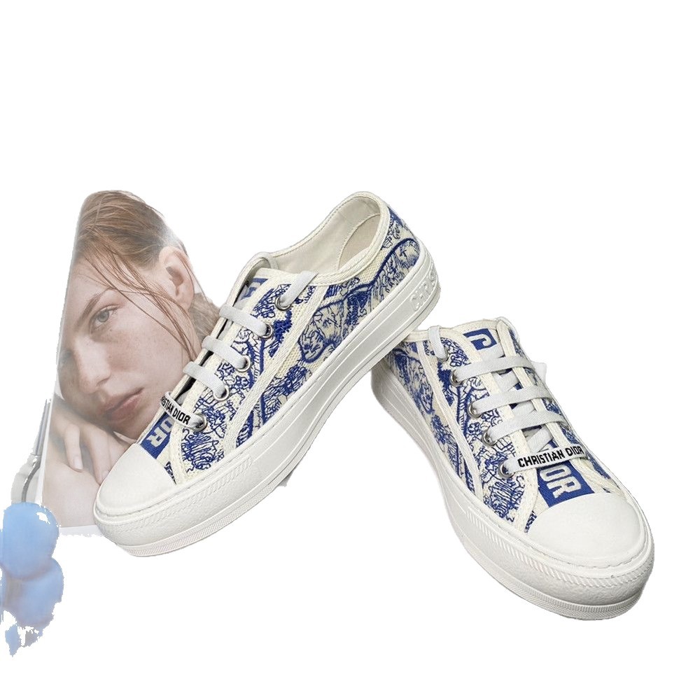 Hong Kong retro primavera y verano nuevo D casa gruesa zapatos de lona bordados 2025 letras correa de zapatos de plantilla universal para mujeres