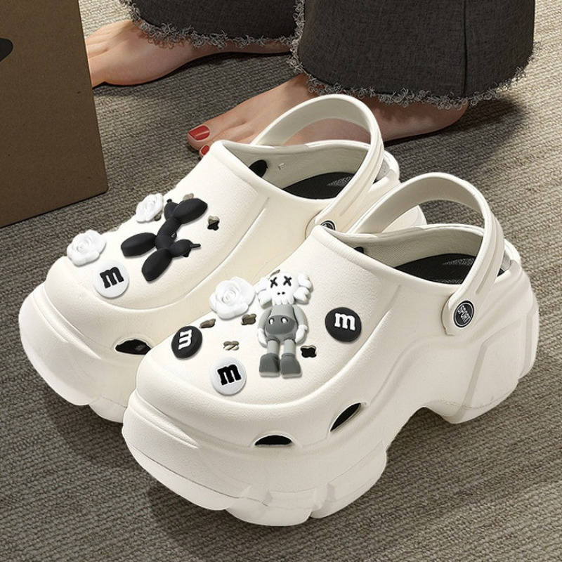 Women's thick-soled perforated sandals for summer 2023, new trendy beach non-slip platform closed-toe sandals