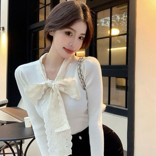 French-inspired ribbed design: A chic, figure-flattering, and subtly slimming autumn/winter base top with delicate lace trim—perfect for a sweet and sophisticated touch.