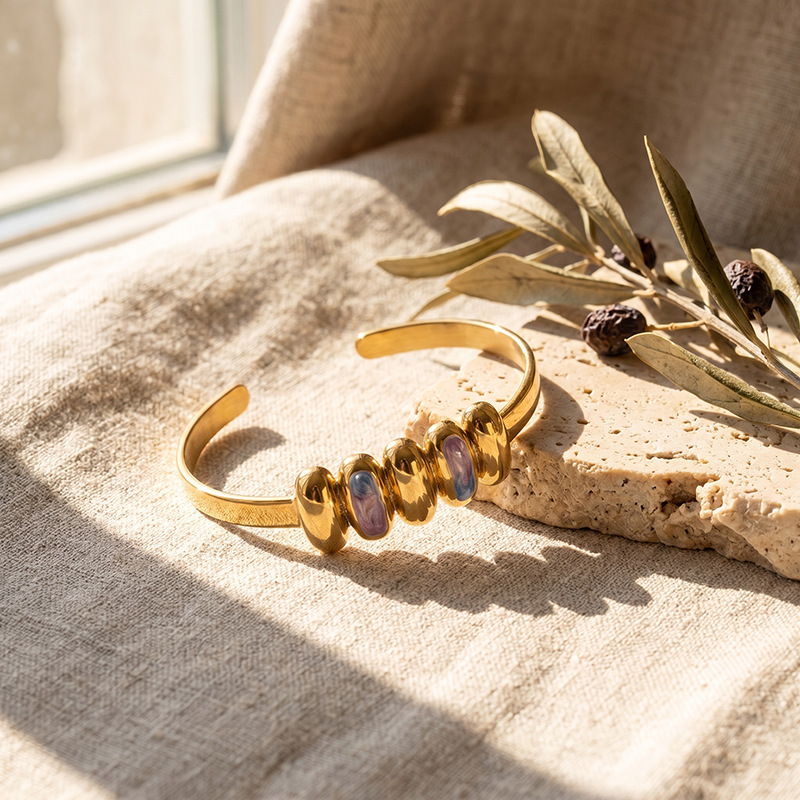 Tina Europa y los Estados Unidos transfronterizos de acero inoxidable 18k pulsera de oro de nicho de alto nivel abierto pulsera de acero de titanio joyas al por mayor