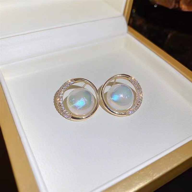Cute elegant earrings with zircon pearl