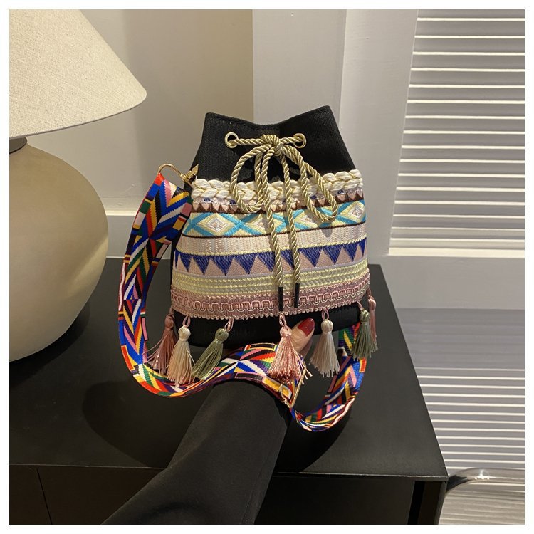 Women's Medium Canvas Geometric Ethnic Style Tassel String Bucket Bag display picture 92