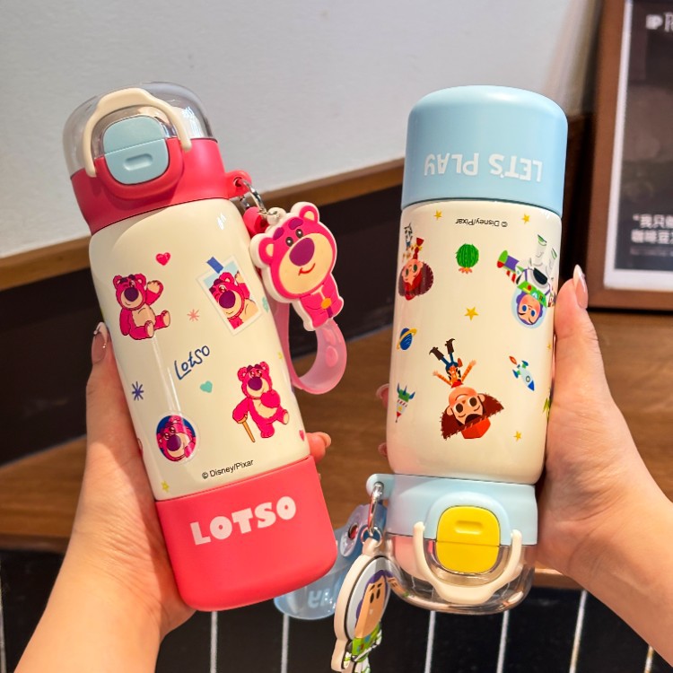 Juguetes de oso de fresa movilización total taza de aislamiento térmico 316 acero inoxidable portátil para niños doble taza de agua de paja especial para la escuela