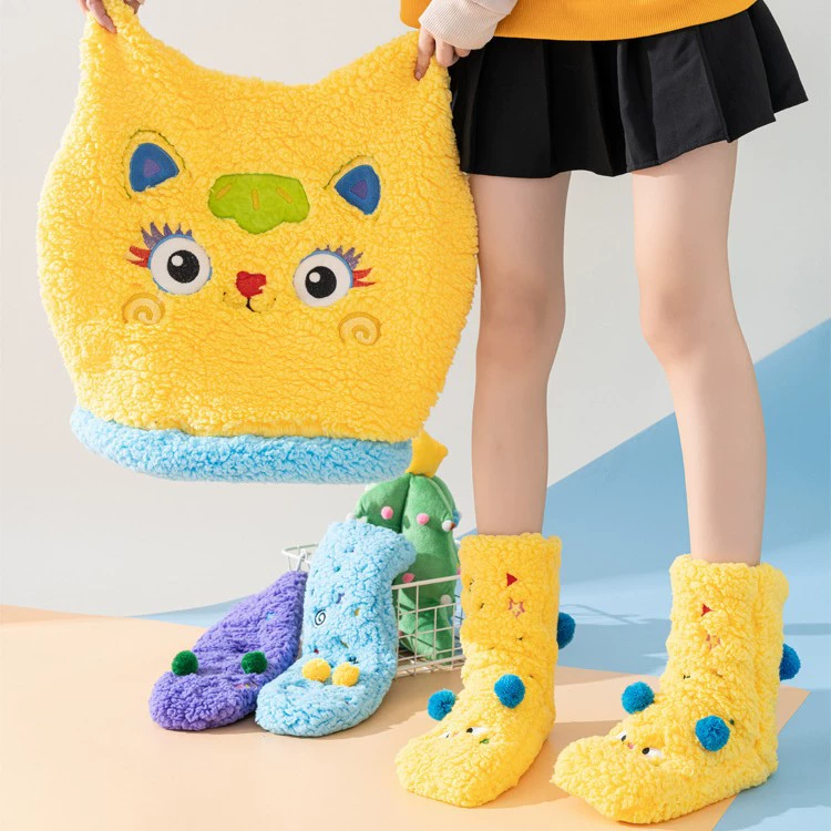 Velvet keep warm cute cartoon socks, increased thickness, with embroidery