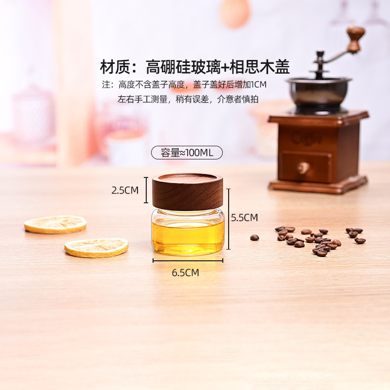 蜂蜜を入れて瓶を分けて専用の食品級の高ホウ素シリコンを詰めて缶を密封します。|undefined