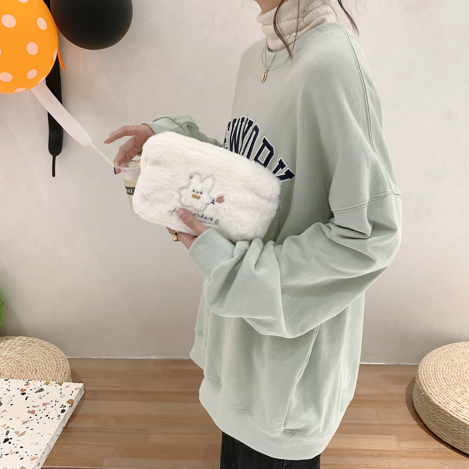 21154 Autumn and Winter plush makeup bag, flower rabbit, cute cartoon embroidered portable bag for women, soft little bag undefined