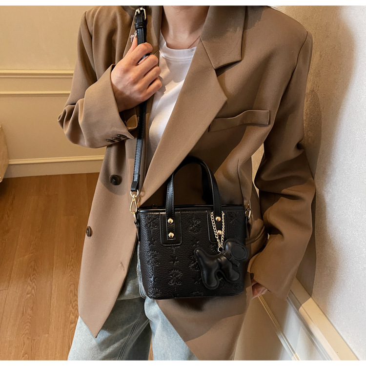 French niche fashion handbag for women, 2025 new high-end and stylish crossbody bag, casual and versatile bucket bag undefined