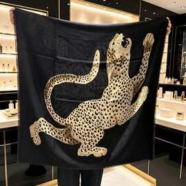 复古金钱豹印花保暖围巾女春秋百搭氛围感两用披肩气质豹纹丝巾