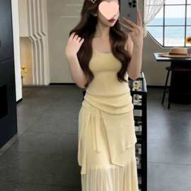 巨好看的初夏套装女漂亮黄色开衫叠穿宽松减龄背心包臀半身裙