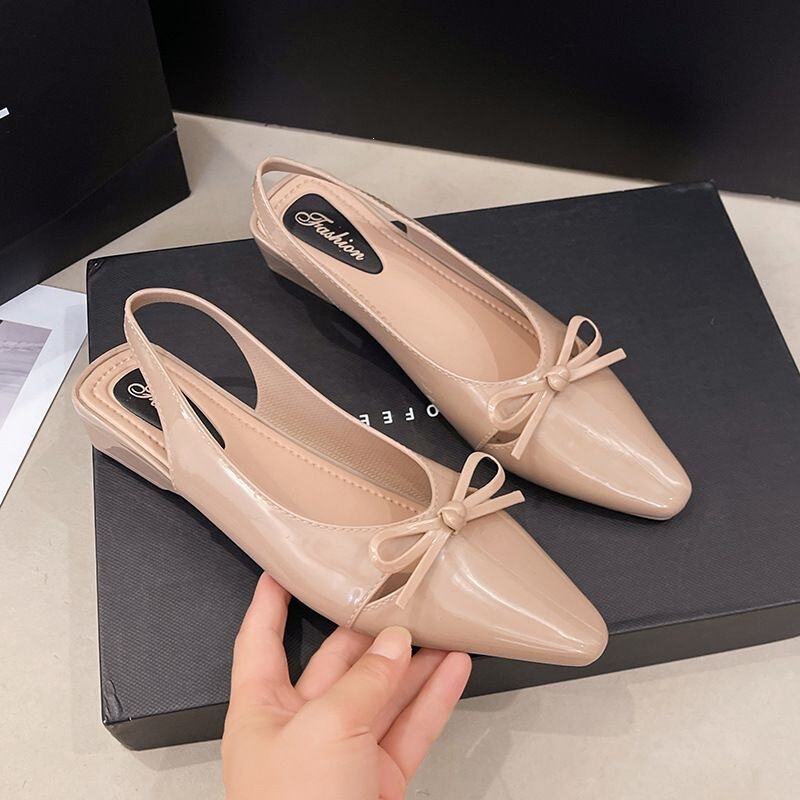 Stunning French-style pointed-toe bow-tie sandals, 2026 new model, unique design, versatile for commuting and dating, women's shoes Stunning French-style pointed-toe bow-tie sandals, 2026 new model, unique design, versatile for commuting and dating, women's shoes