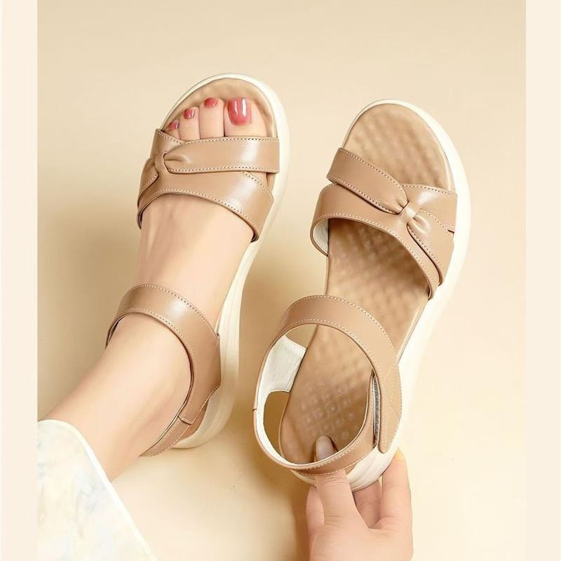 Sandalias de mujer verano 2026 nuevo confort universal velcro con suela suave de talón bajo plano antideslizante de mediana edad zapatos de madres