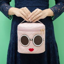 A-jolie日本杂志包墨镜红唇手提化妆包大容量护肤品洗漱收纳包