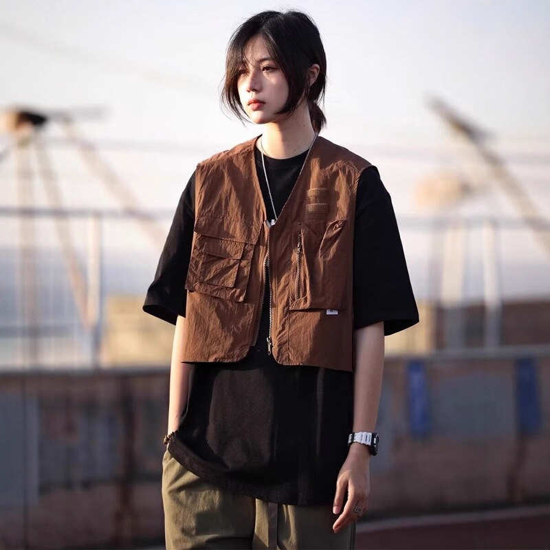 2026 New Japanese Retro Workwear Style Vest for Women, Functional Short Casual Sleeveless Jacket