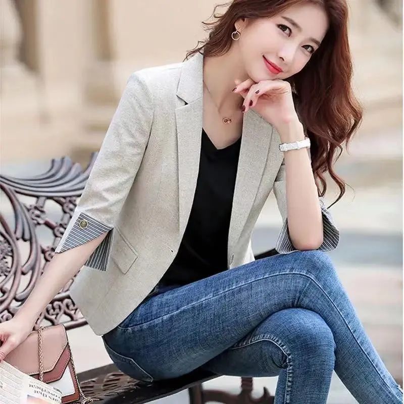 Women's Slim Fit Blazer With Three-quarter Sleeves For Professionals_voghion.com