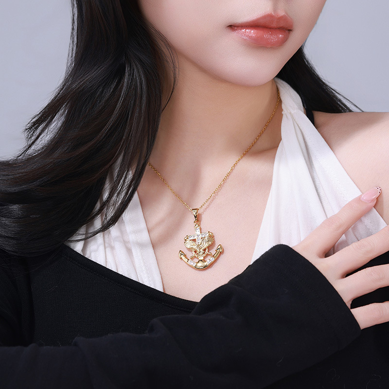 Xuping cruces de ancla de barco colgante de águila voladora de lujo ligero joyas artificiales personalidad de nicho de estilo para hombres y mujeres decoración