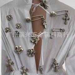 ヴィンテージ風クロウハートピンアクセサリー、パンクスタイルの十字架、亜鉛合金製、靴下、セーター、ジャケットの装飾に