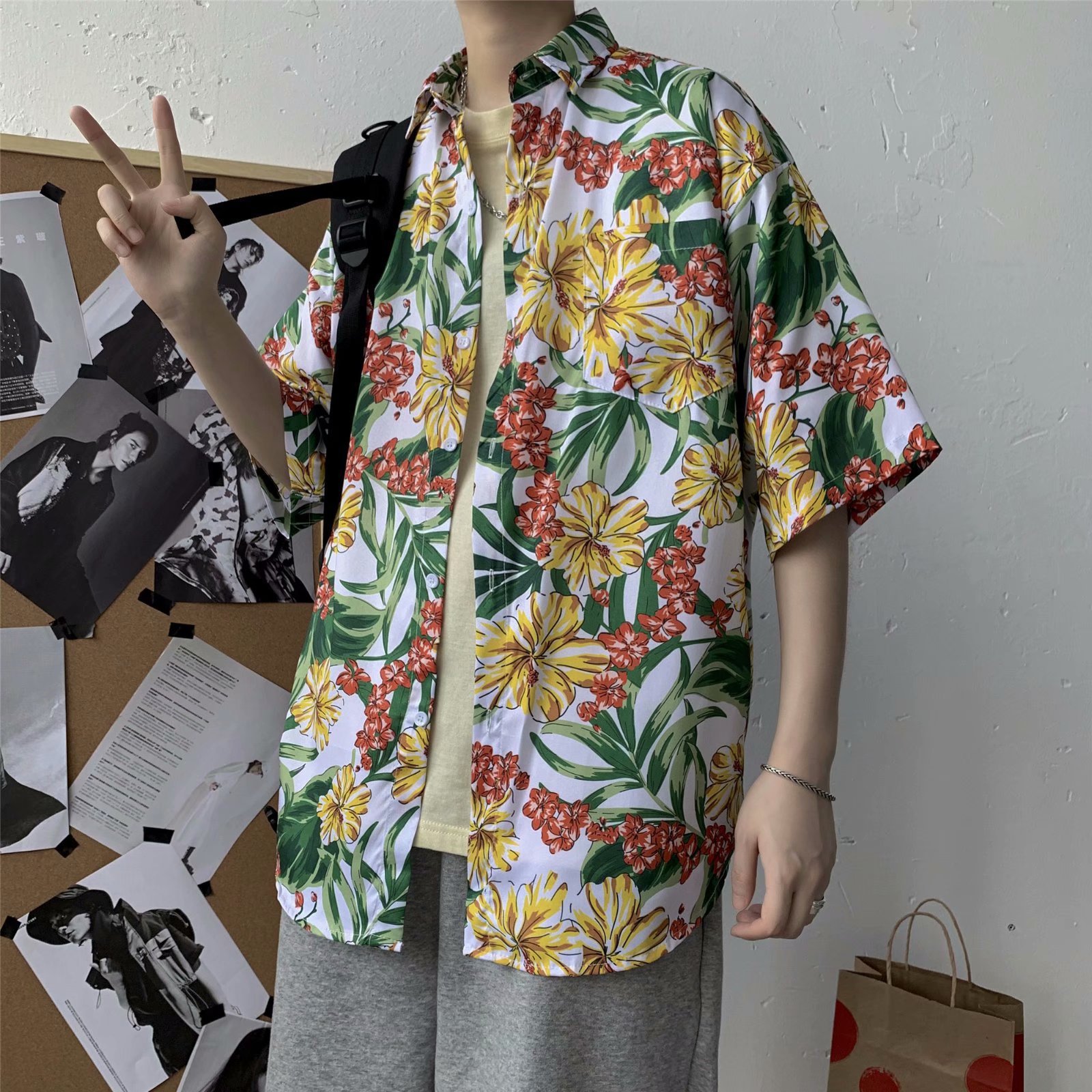 Estilo japonés retro floral camisa de manga corta de los hombres estilo coreano moda fresco todo partido guapo media manga hawaiana camisa de moda
