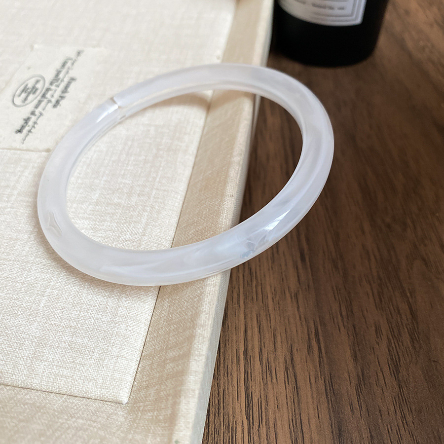 Pulsera de cuentas de trébol de cristal blanco en polvo de cristal blanco Pulsera ligera y de lujo de alta gama, joyería de todo fósforo de nicho dulce y simple