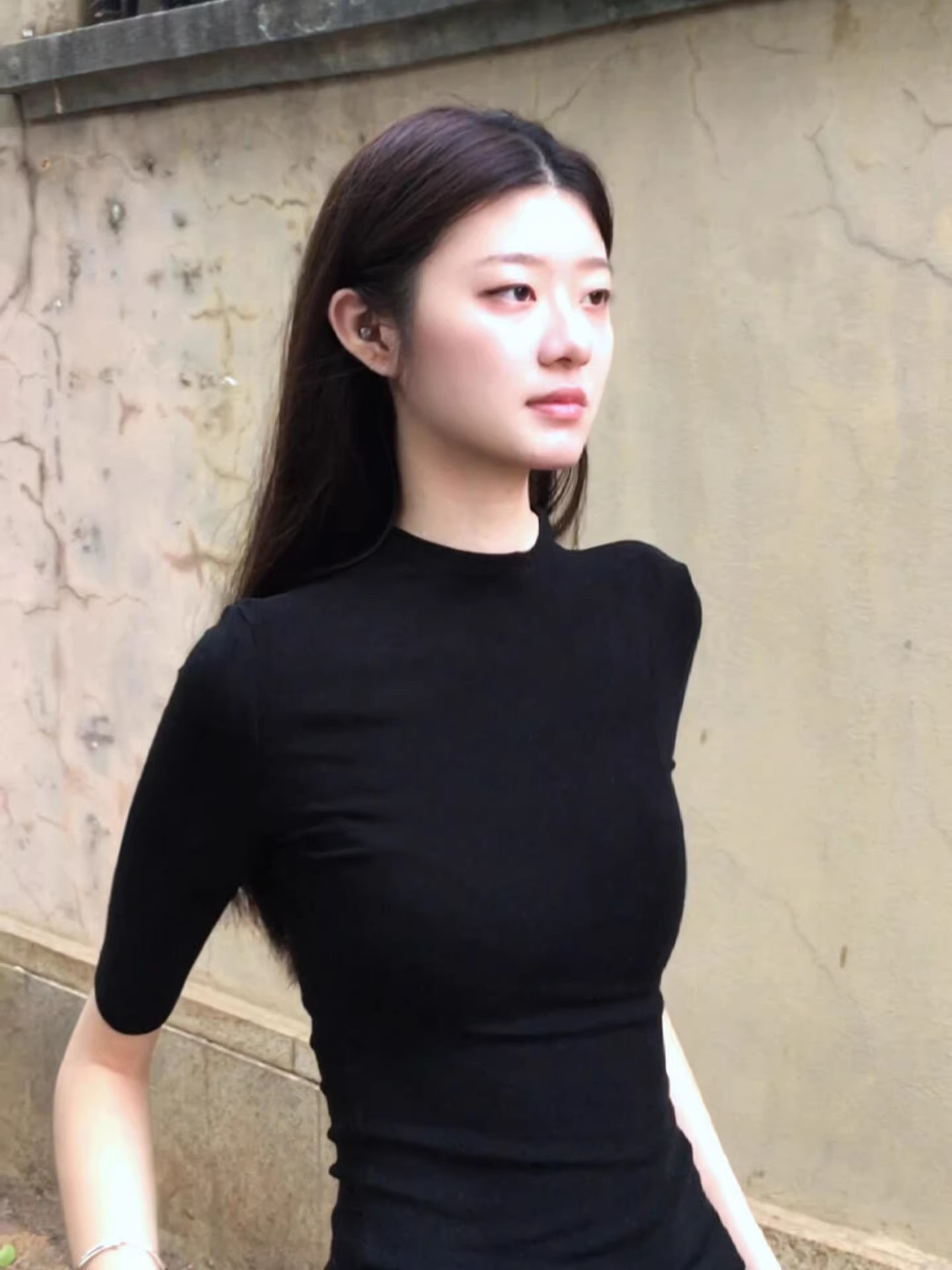 美式辣妹黑色早春新款修身设计显瘦基础款中袖收腰正肩T恤女上衣