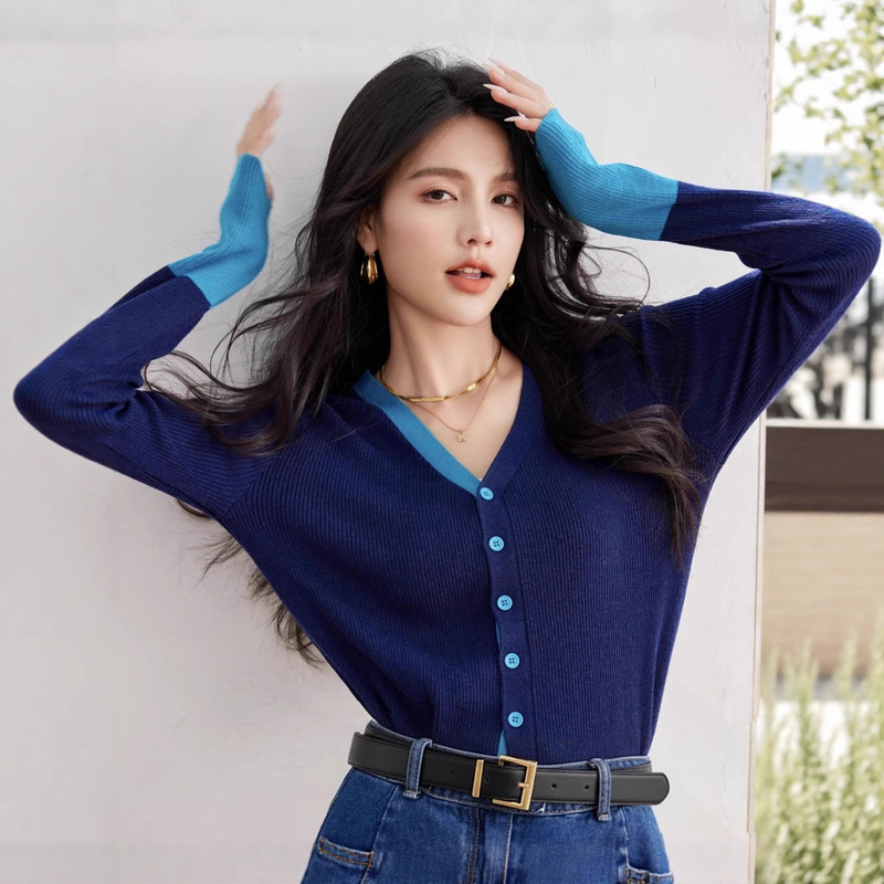 Blue V Neck Contrasting Color Stitching Long-Sleeved Knitted Cardigan for Women 2025 Autum New Elegant Slim Sweater Jacket