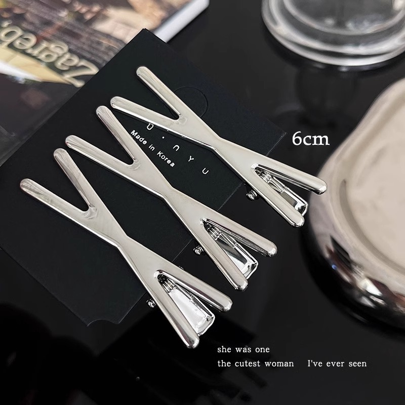 Sweet Cool Metal Hairpin Mujeres 2025 nuevo estilo de alto nivel frente fresa cabello cortado oreja lateral clips adornamiento para el cabello