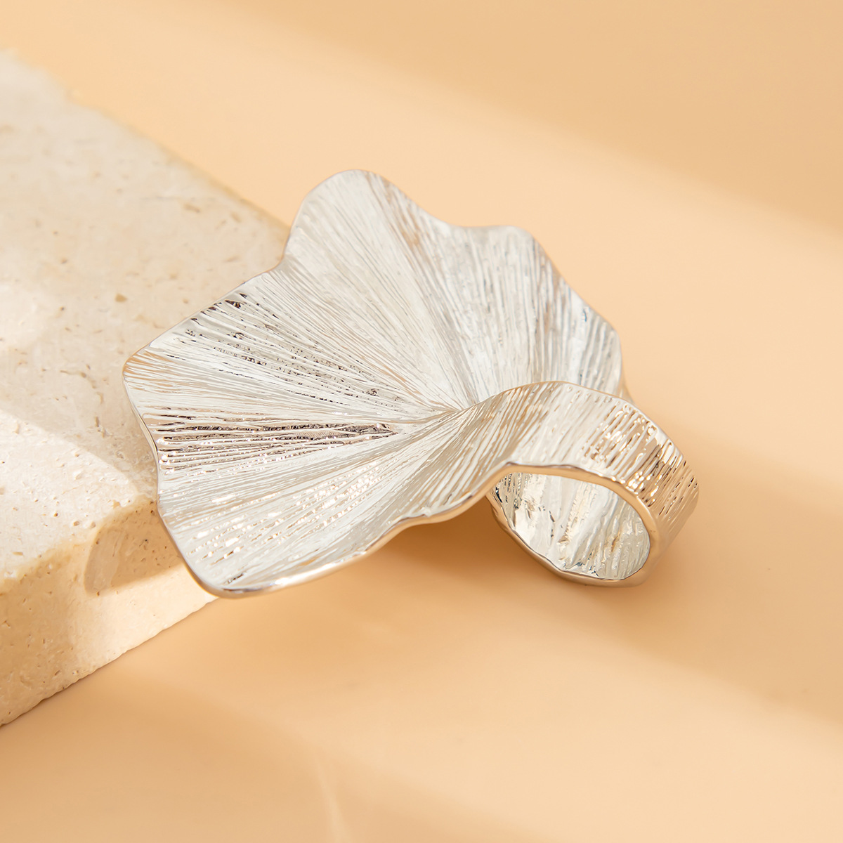 Alloy Material Vintage Style Classic Style Ginkgo Leaf Alloy Plating Women's Rings