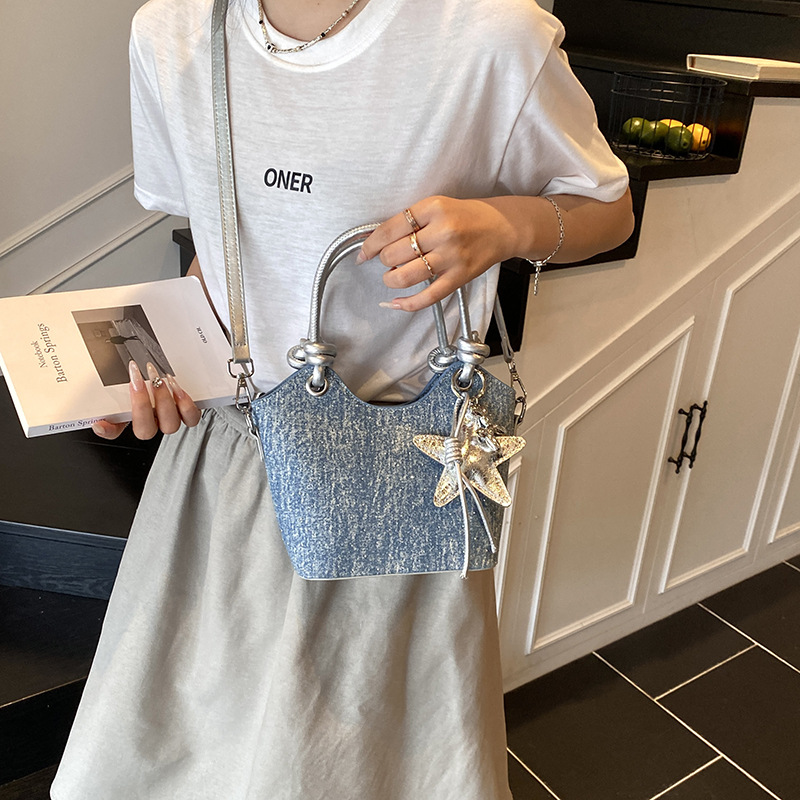 Bolsa de mano de moda coreana de estilo extranjero, bolso de mano de mujer, verano 2025, nuevo estilo universal, bolso de cubo de moda, bolso de hombro de viaje