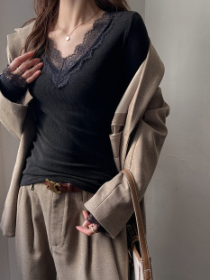 Black pure lust lace long-sleeved T-shirt for women in autumn and winter new style with v-neck right shoulder slim bottoming shirt top