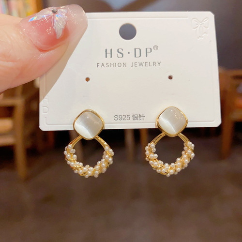 French fashion simple light luxury cat's eye diamond-shaped pearl earrings s925 silver needle temperament versatile design earrings
