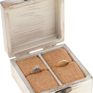 New White Retro Distressed Wooden Ring Box Suitable for Pairs of Rings with Locks and Engraving Patterns. Cross-Border Customization Is Available