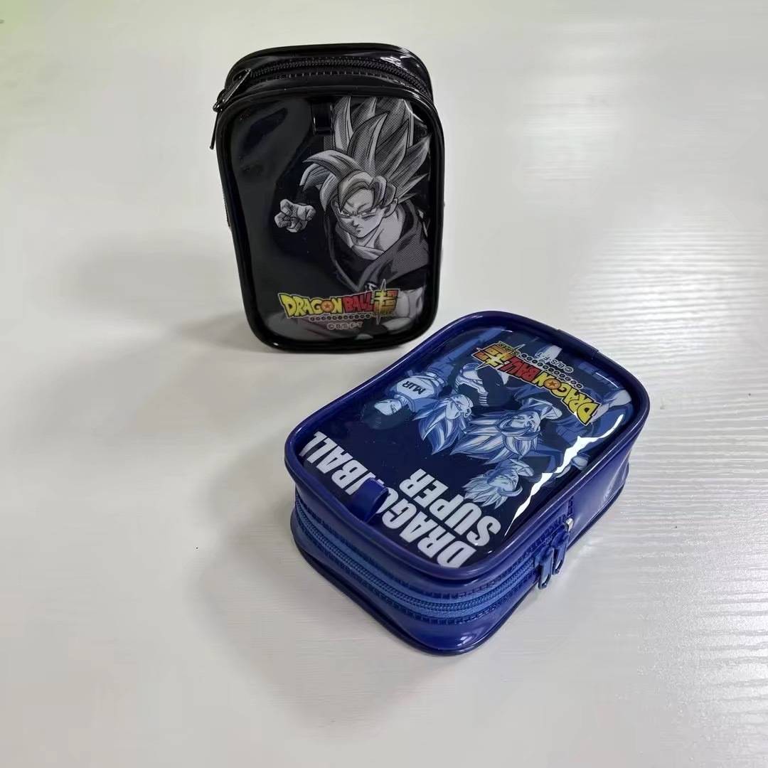动漫PVC零钱包饰品袋男女通用款刺客卡通文具袋PVC胶骨袋出口日本
