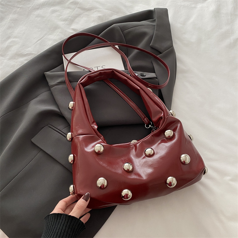 Nicho de diseño exterior bolso de braza para mujeres 2024 nueva moda moda versátil bolso de hombro de invierno simple bolso de mochila