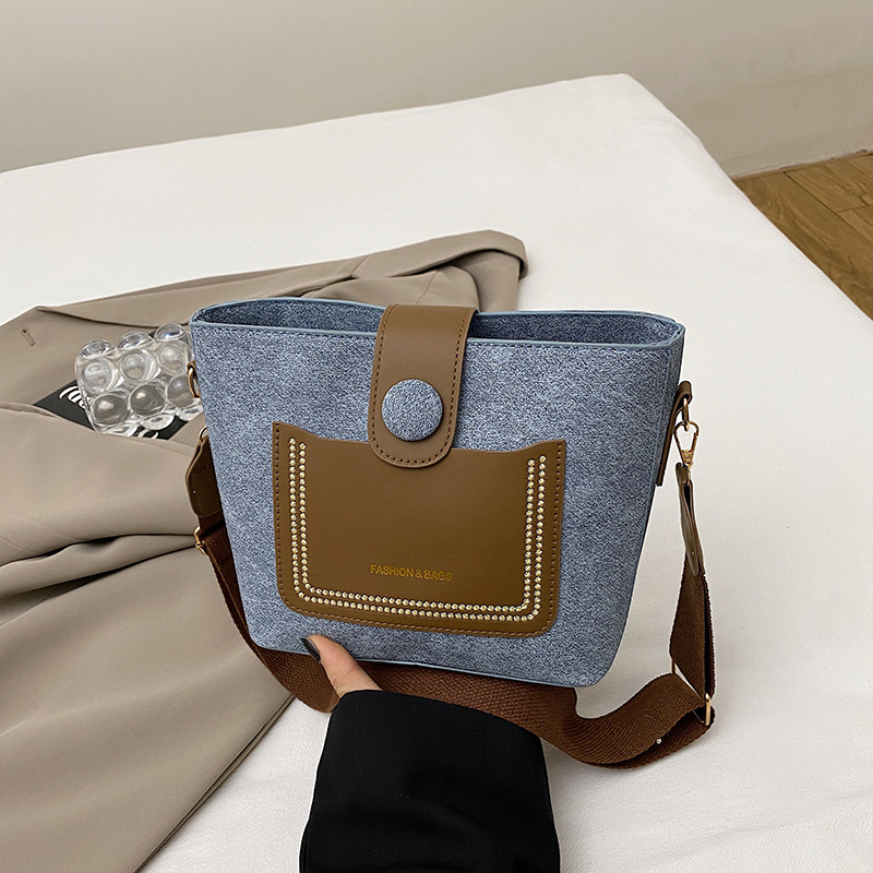 Bolso de diseño de nicho para mujeres otoño versátil 2024 nuevo estilo de moda mochila de hombro de alto valor de color