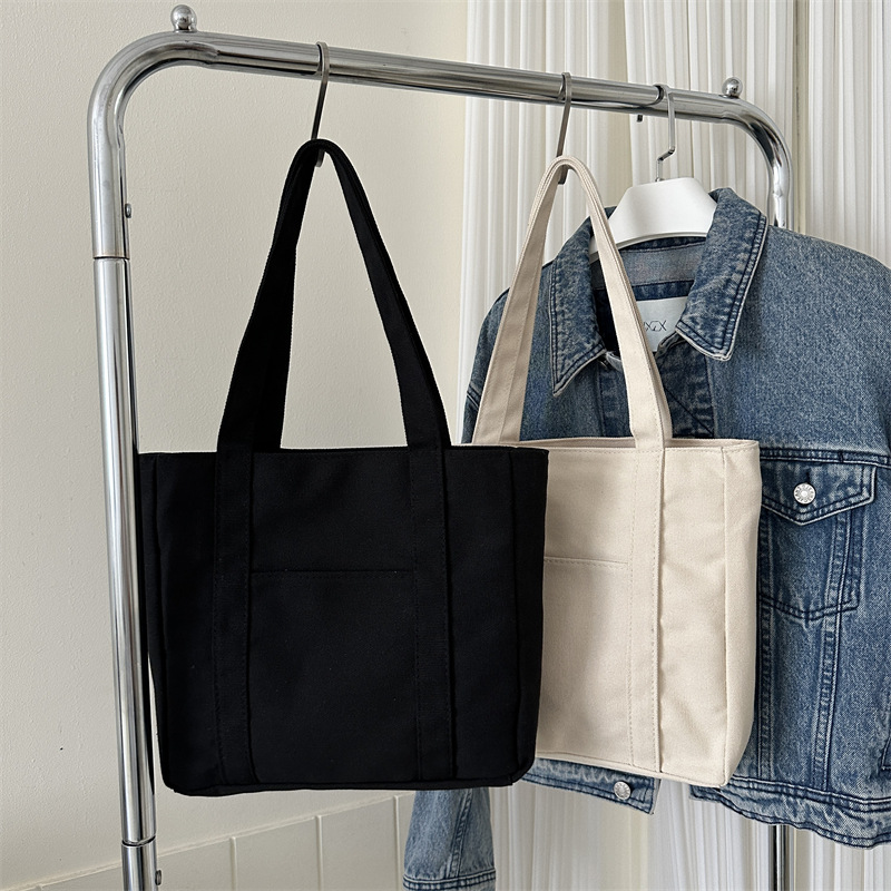 Cloth bag with zipper