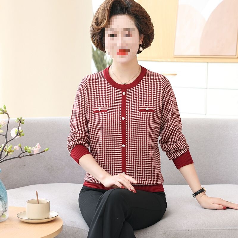 Base Layer Spring Outfit for Middle-Aged Mothers 2025 New Stylish Knit Sweater Top Thin Sweater for Middle-Aged and Elderly Women