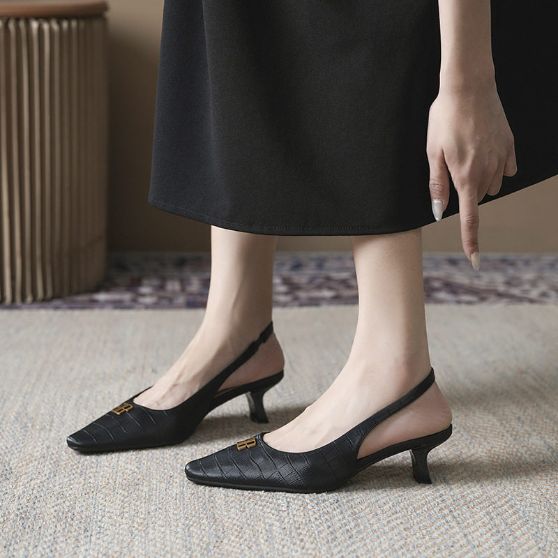 Sandal nữ bít mũi hở gót mũi vuông nhỏ vân cá sấu khóa kim loại, gót vuông 3–6 cm — Màu trắng ngà, Màu vàng nhạt, màu đen