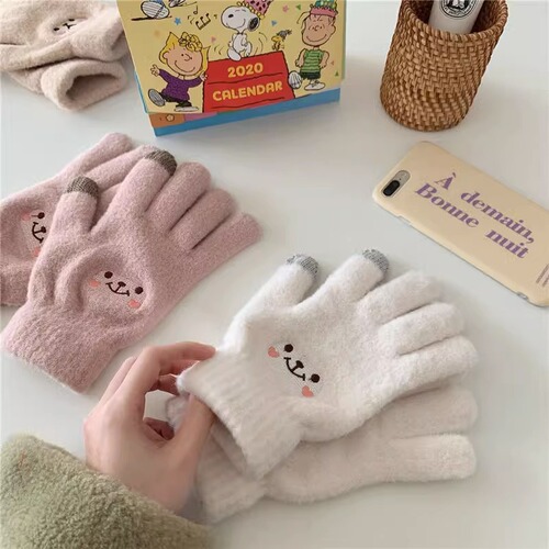 Wholesale winter cycling warm gloves for women, lined with fluffy wool, student-friendly split-finger knitting gloves with cute smiling faces and touch screen function