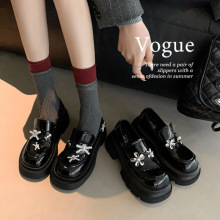 �WԺ�Lˮ荺����Y��״ָ�����Ь��Ƥ�\�چ�ЬŮһ�_�ź�ɫСƤЬ