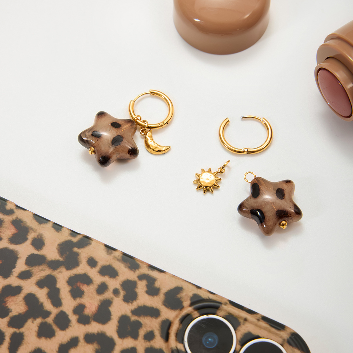Wanxing pendientes retro 18K oro acero inoxidable leopardo acrílico estrella luna colgante sol pendientes mujeres