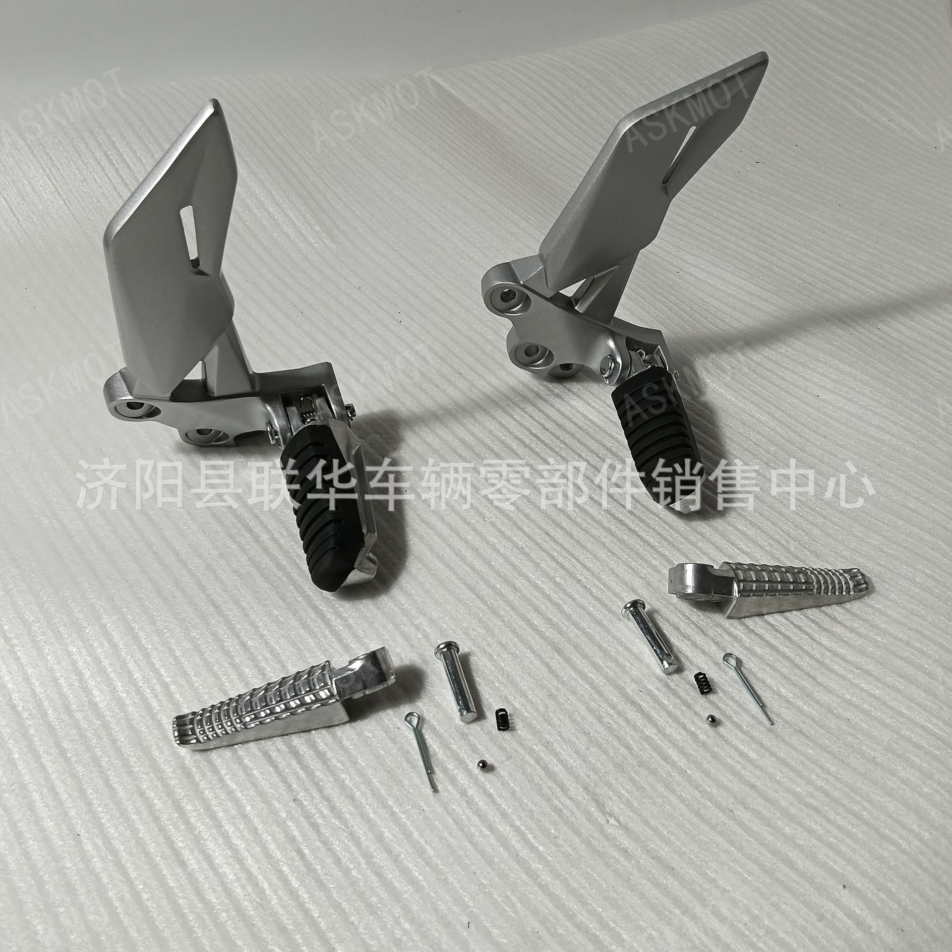 Suitable for Suzuki Gixxer 150 Motorcycle Front and Rear Left and Right Footrests, Foot Pedals, Complete Set of Accessories