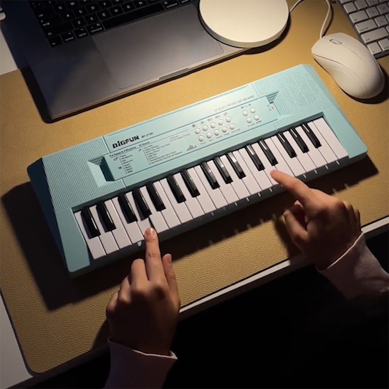 Los niños de nivel de entrada para hombres pueden traer teclas, piano para niñas 37, piano electrónico de juguete, micrófono para principiantes, tocar instrumentos musicales, hogar