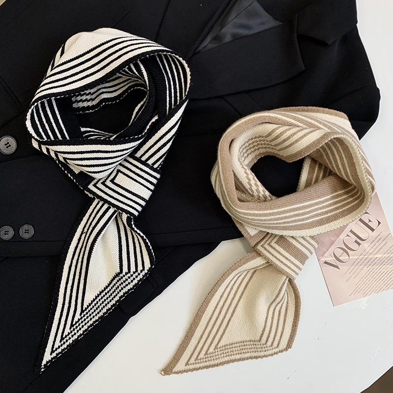 Bufandas de invierno para mujeres nuevas rayas clásicas en blanco y negro versátiles coreanas de decoración de cuello perezoso temperamento bufandas de cuello