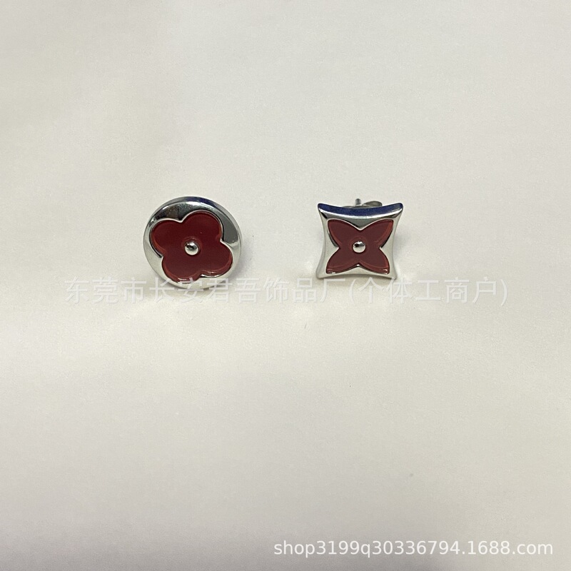 高版本菱形贝母18K四叶草耳钉轻奢耳环方圆钛钢老花尖花耳饰跨境|undefined
