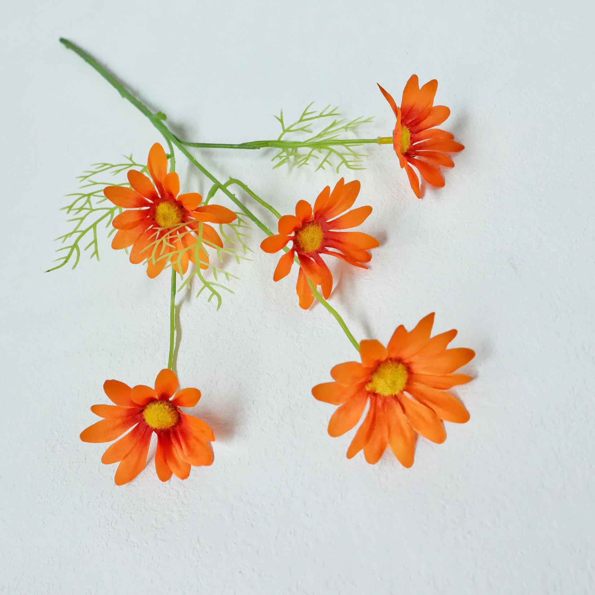 Crisantemo holandés artificial de 5 cabezas para decoración de bodas y hogar, accesorios para fotografía, flores artificiales pequeñas de margarita hechas a mano al por mayor.
