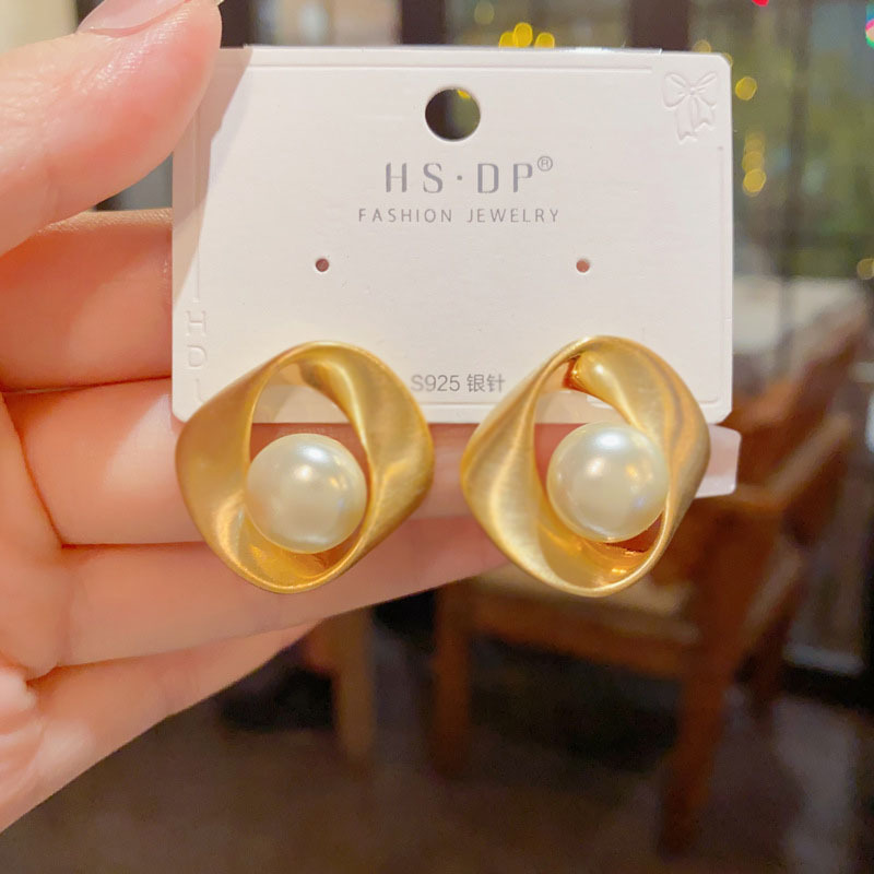 2026 nuevo anillo Mobius perlas perlas de alta calidad mate temperamento elegante simple perlas al por mayor