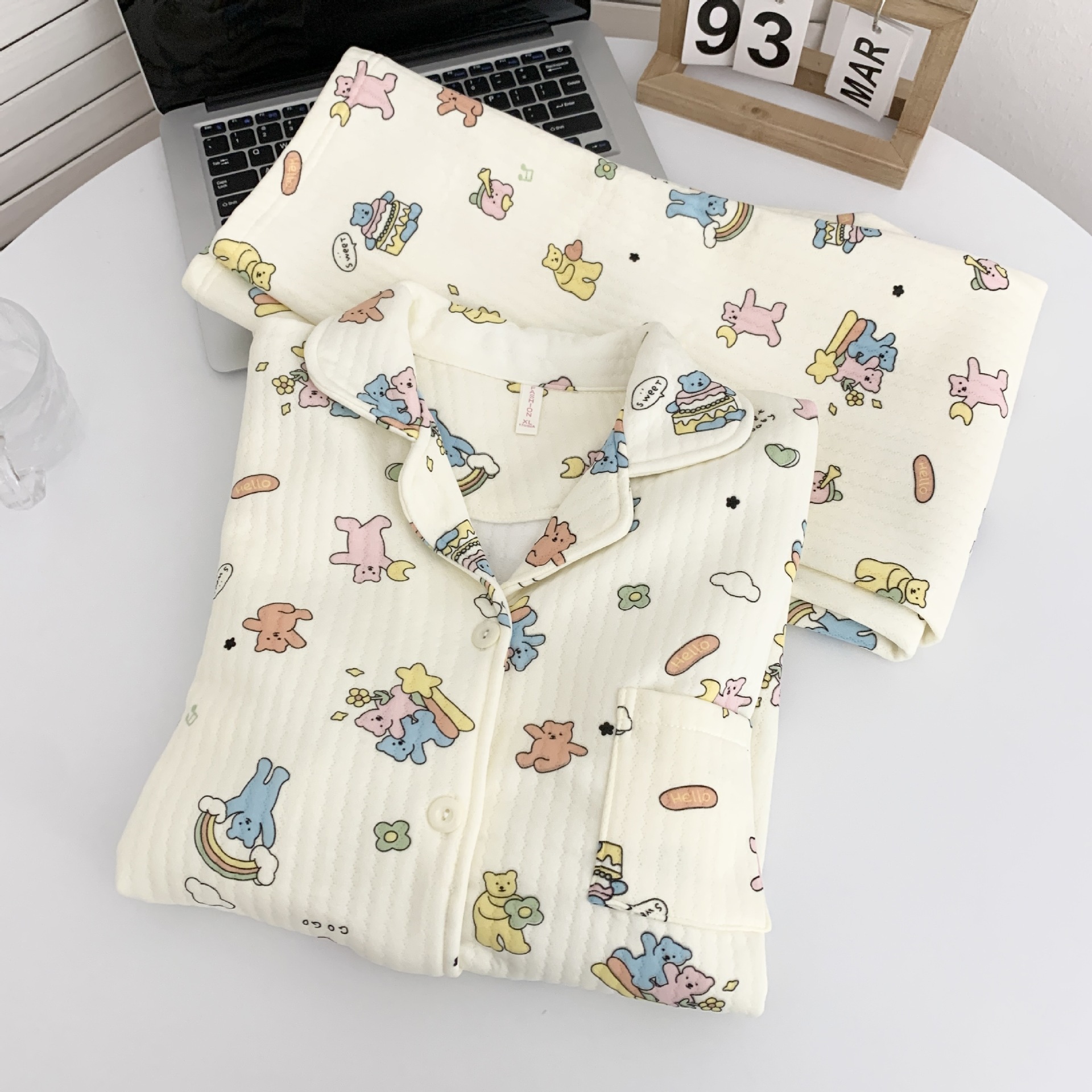 Lápices japoneses pequeños nuevos pijamas de algodón de aire primavera / otoño / invierno mezclado lindo cálido dibujos animados conjunto de ropa para el hogar