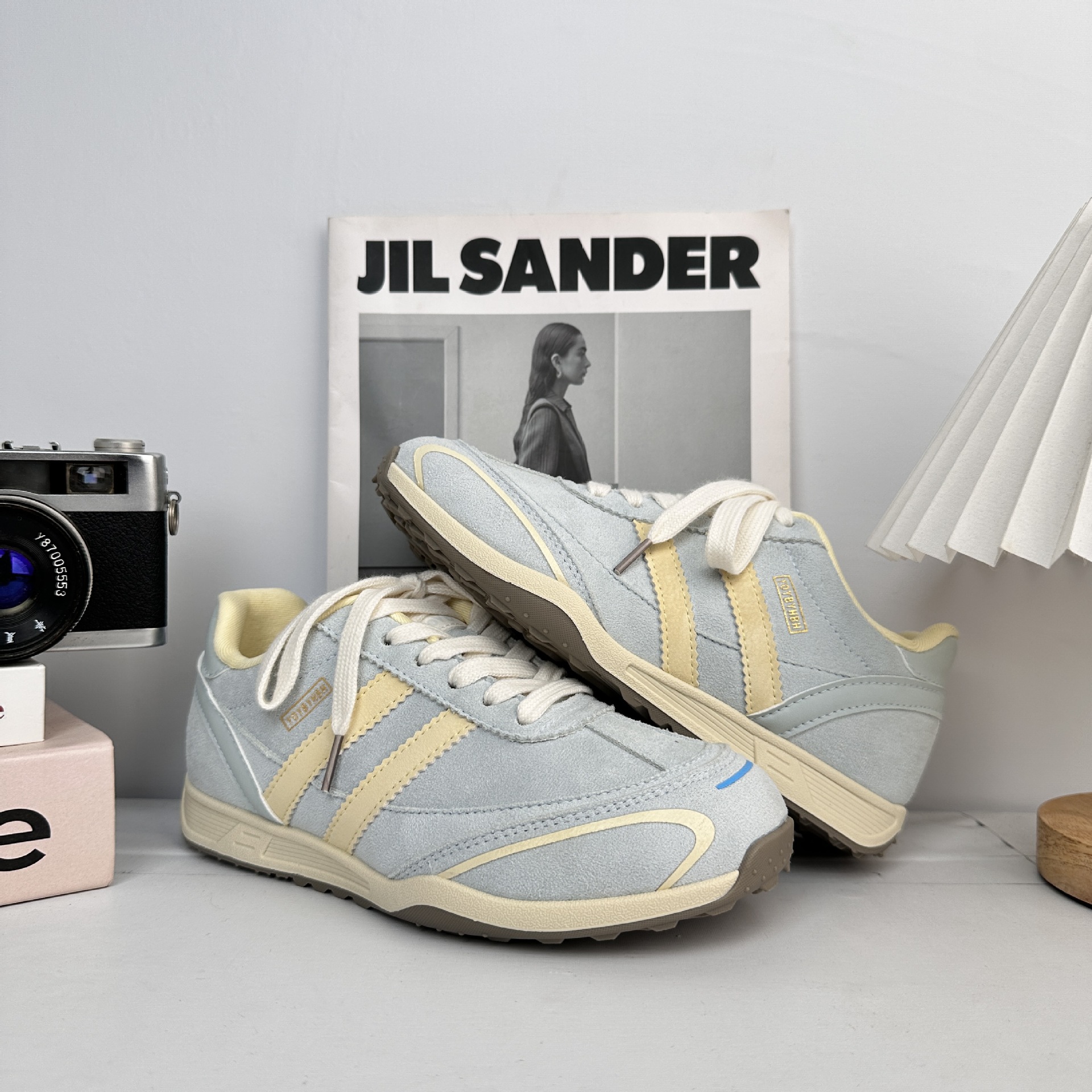 Zapatos blancos de fondo grueso para mujeres 2025 nuevos zapatos de skate de nicho de primavera y otoño retro zapatos de entrenamiento alemán zapatos casuales