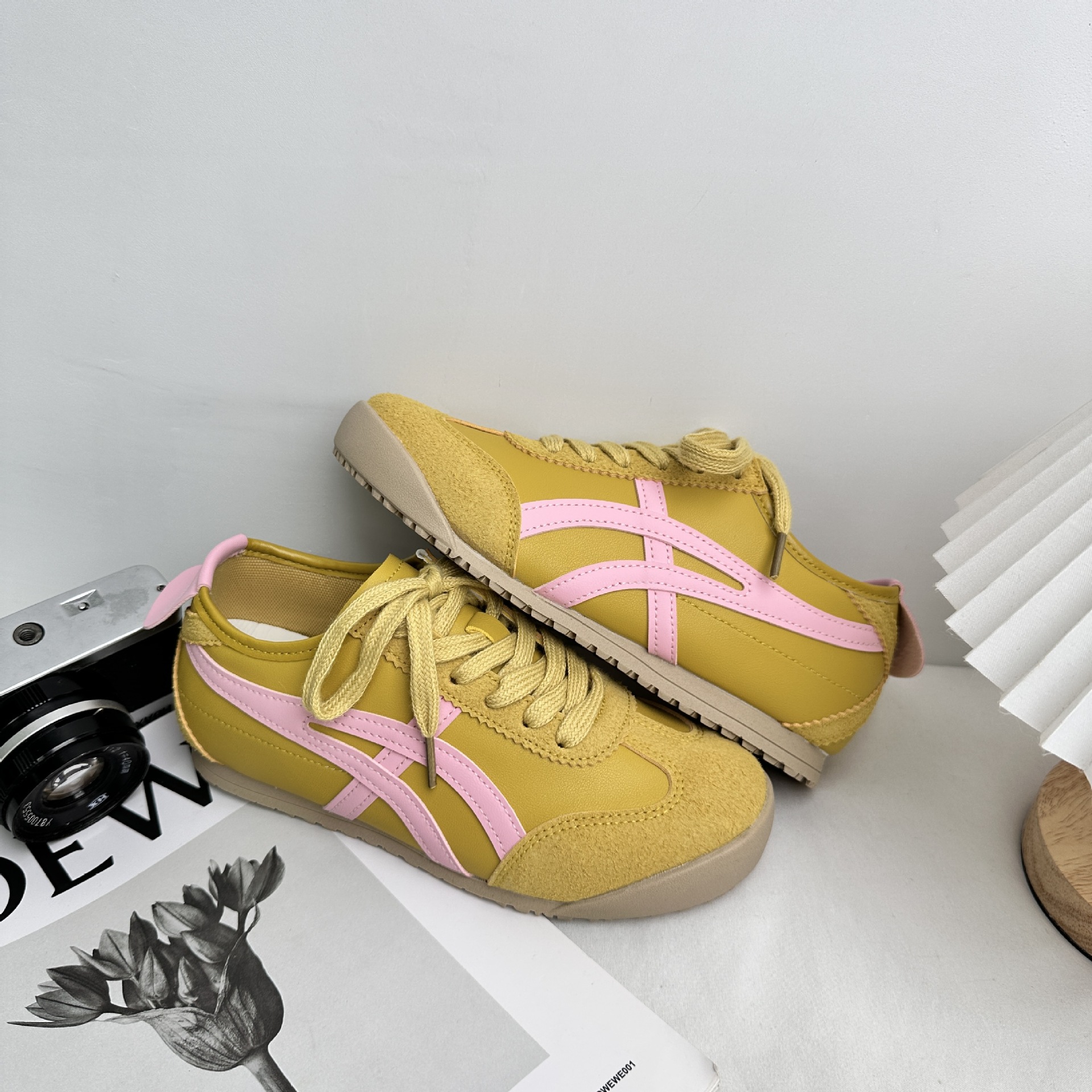 A9897 Plantillas de látex/zapatos de tablero A-Gump ligeros zapatos de mujer 2025 nuevos zapatos blancos estilo Hong Kong zapatos de entrenamiento alemán image 9